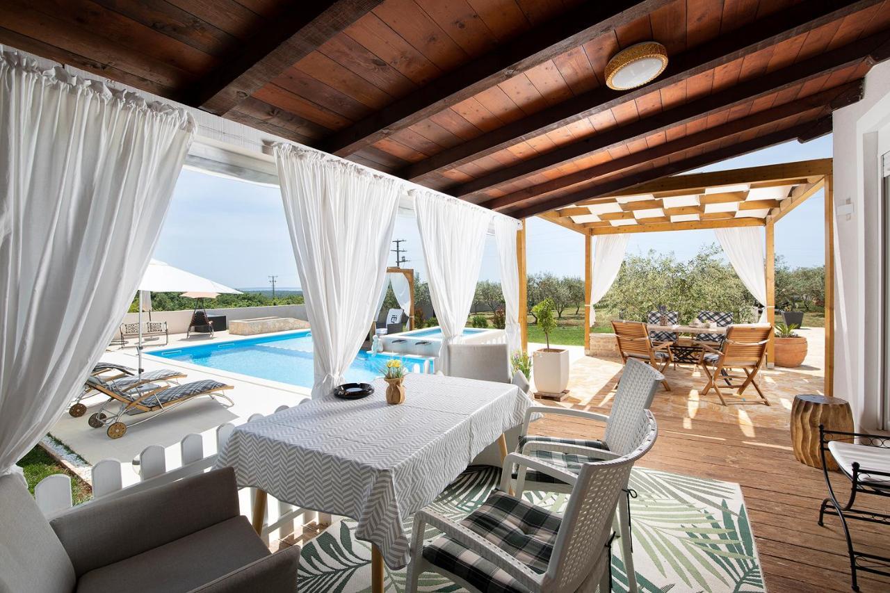 Holiday House Bilos Vodnjan Bagian luar foto