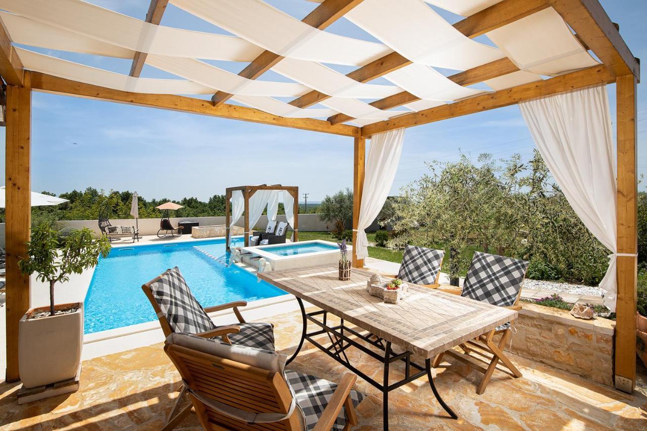 Holiday House Bilos Vodnjan Bagian luar foto