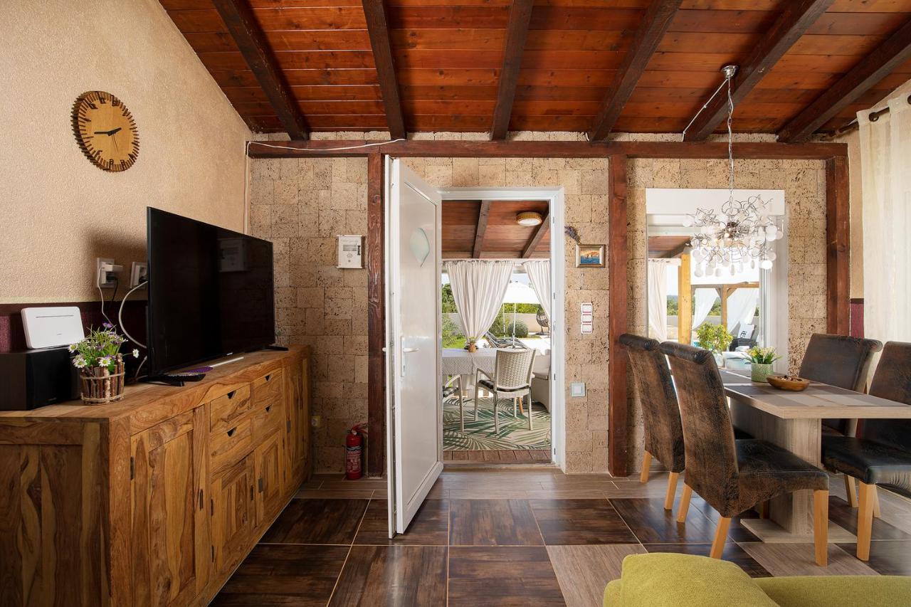 Holiday House Bilos Vodnjan Bagian luar foto