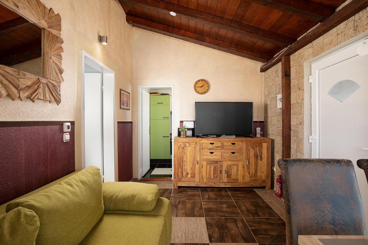 Holiday House Bilos Vodnjan Bagian luar foto