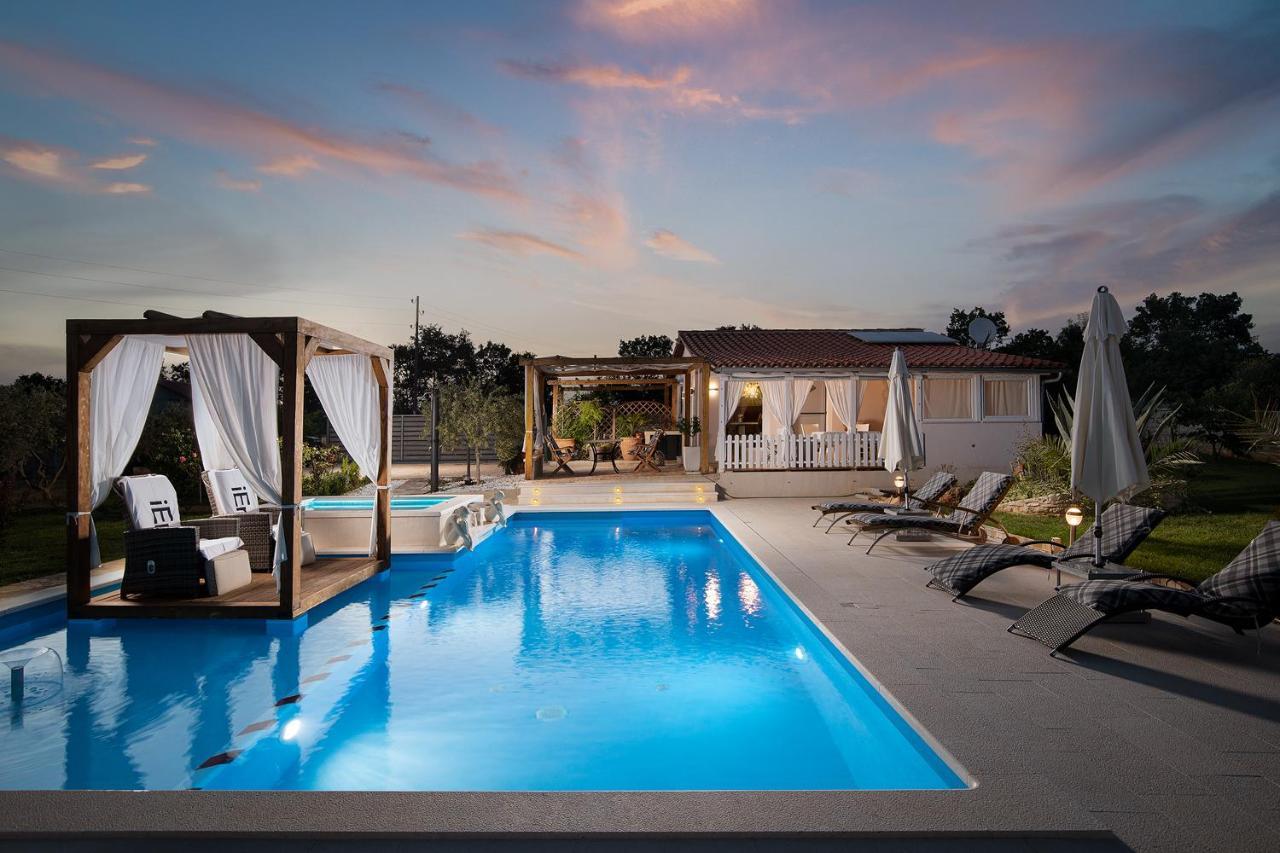 Holiday House Bilos Vodnjan Bagian luar foto