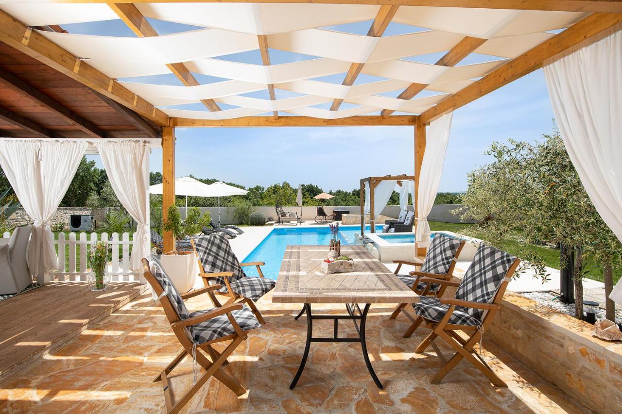 Holiday House Bilos Vodnjan Bagian luar foto