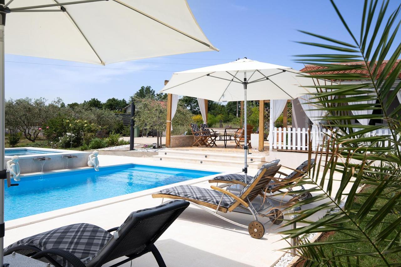 Holiday House Bilos Vodnjan Bagian luar foto