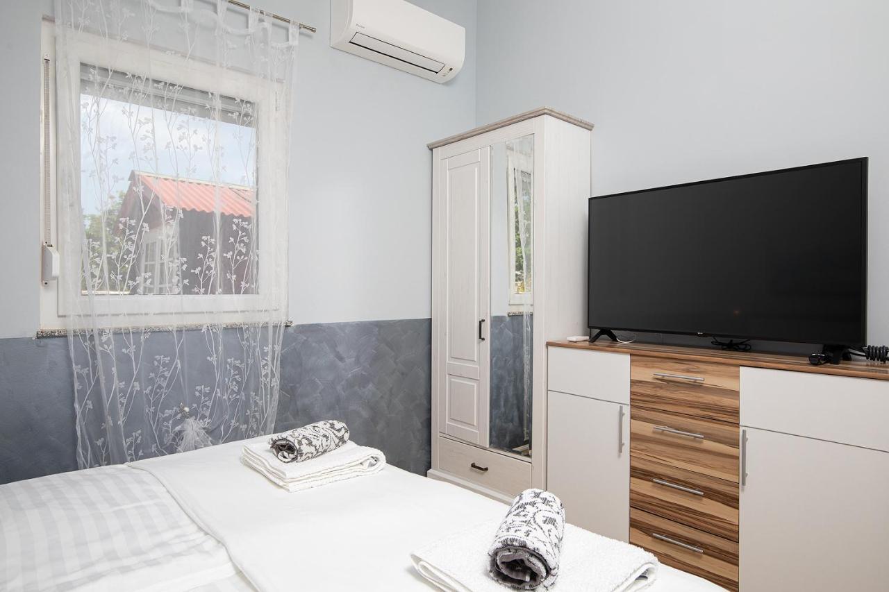 Holiday House Bilos Vodnjan Bagian luar foto