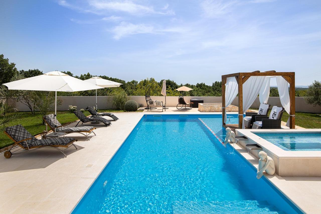Holiday House Bilos Vodnjan Bagian luar foto