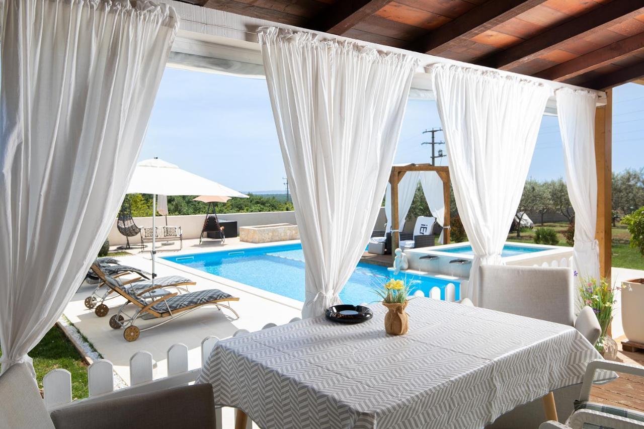 Holiday House Bilos Vodnjan Bagian luar foto