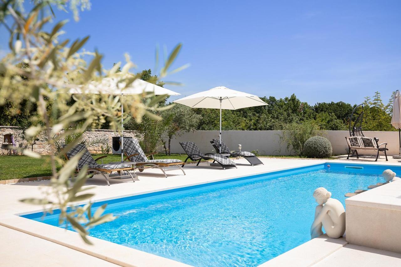Holiday House Bilos Vodnjan Bagian luar foto