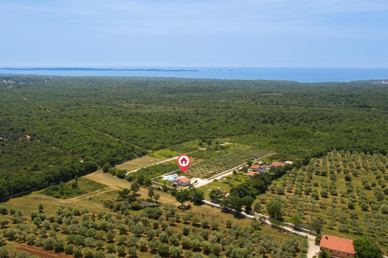 Holiday House Bilos Vodnjan Bagian luar foto
